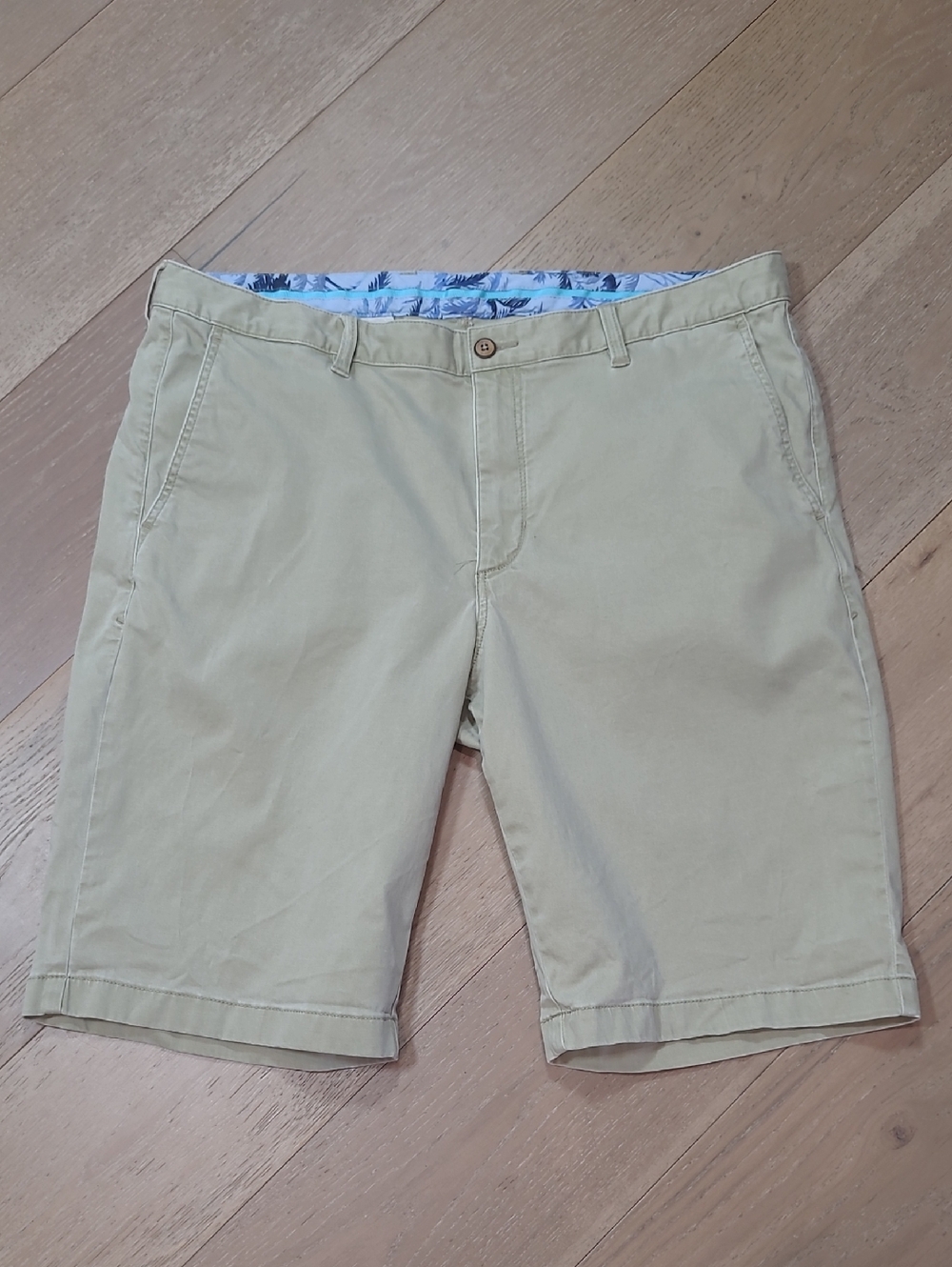 Tommy Bahama Chino Shorts Men's sz 38 Tan Flat Front Golf Shorts